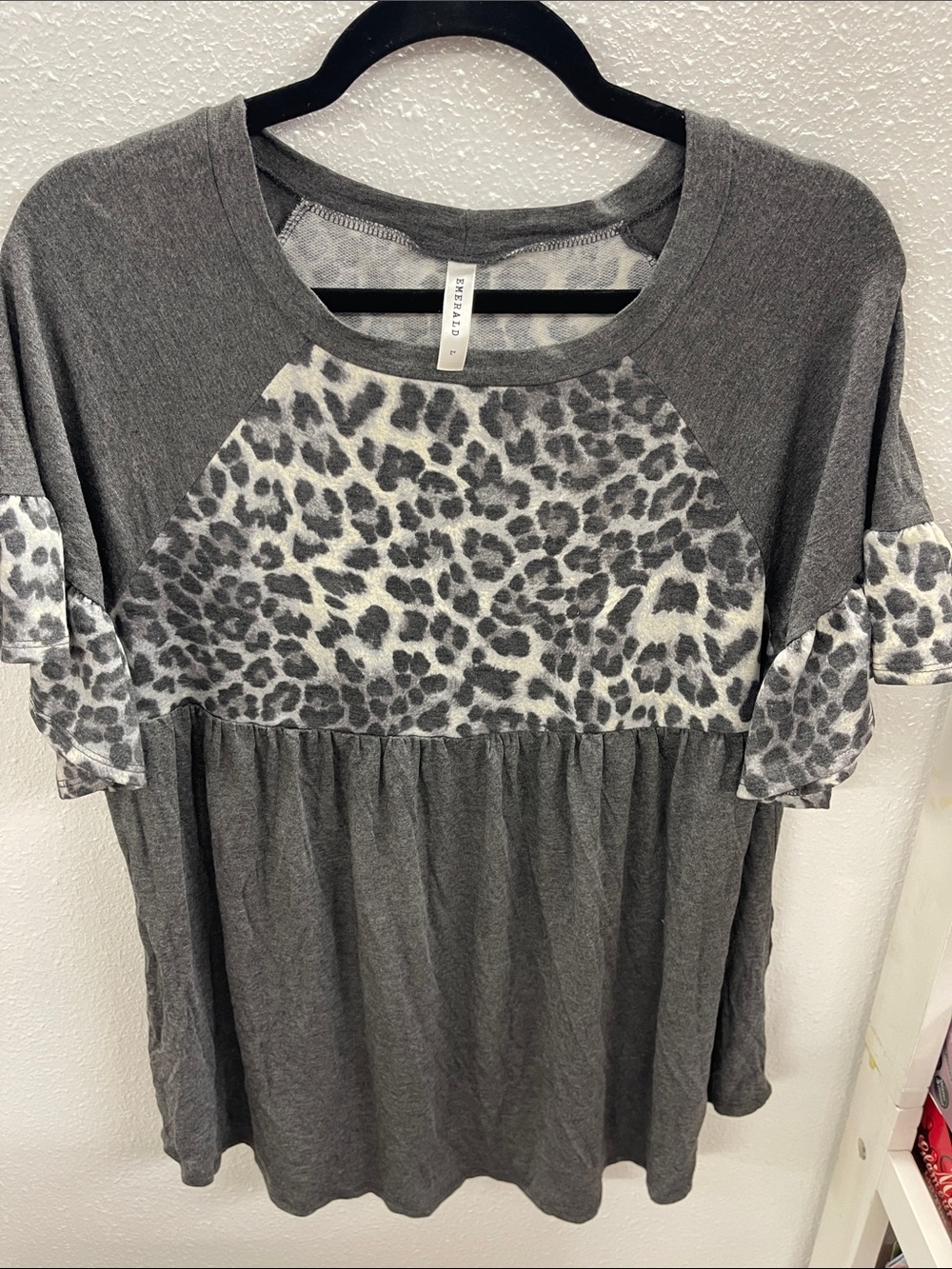 Emerald Gray Leopard-Panel Ruffle Sleeve Tunic - Picture 5 of 8